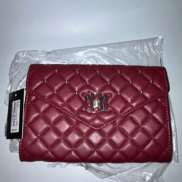 Badgley Mischka Handbags - NWT Badgley Mischka crossbody diamond quilted envelope clutch